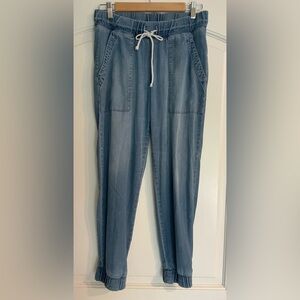 Bella Dahl Relaxed Drawstring Jogger Jeans in Light Blue Vintage Look